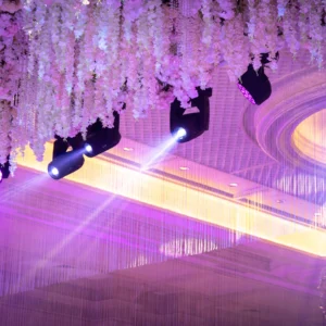 Iluminación profesional para eventos con focos y beams en Madrid